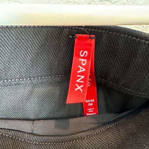 Spanx Black Pull-On Style Skinny High Rise Jeans - Size Medium - EUC - Picture 2 of 4